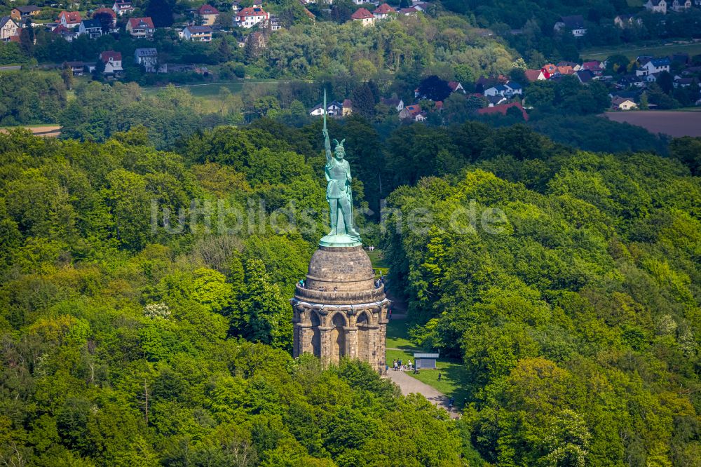 Detmold von oben - Geschichts- Denkmal Hermannsdenkmal im Teutoburger Wald in Detmold im Bundesland Nordrhein-Westfalen