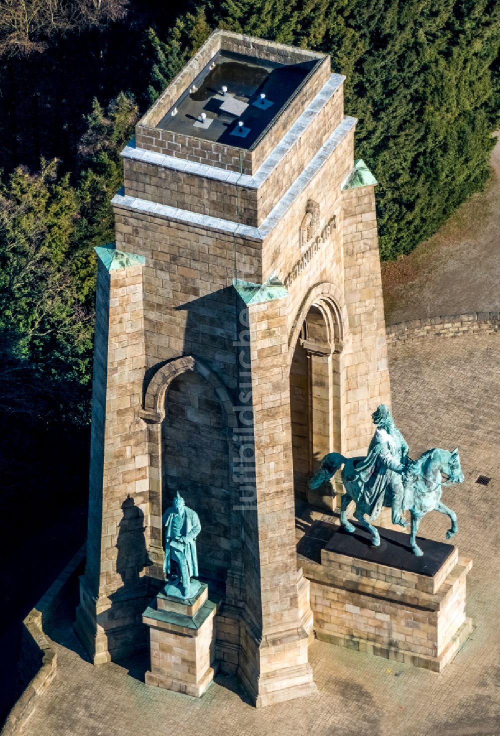 Dortmund von oben - Geschichts- Denkmal Kaiser-Wilhelm-Denkmal im Ortsteil Hörde in Dortmund im Bundesland Nordrhein-Westfalen