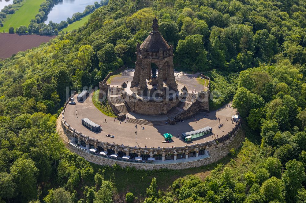 Porta Westfalica aus der Vogelperspektive: Geschichts- Denkmal Kaiser- Wilhelm- Denkmal in Porta Westfalica im Bundesland Nordrhein-Westfalen, Deutschland