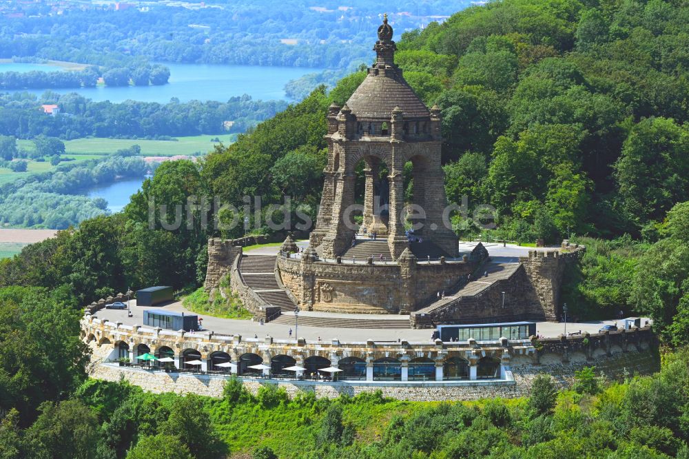 Porta Westfalica von oben - Geschichts- Denkmal Kaiser- Wilhelm- Denkmal in Porta Westfalica im Bundesland Nordrhein-Westfalen, Deutschland