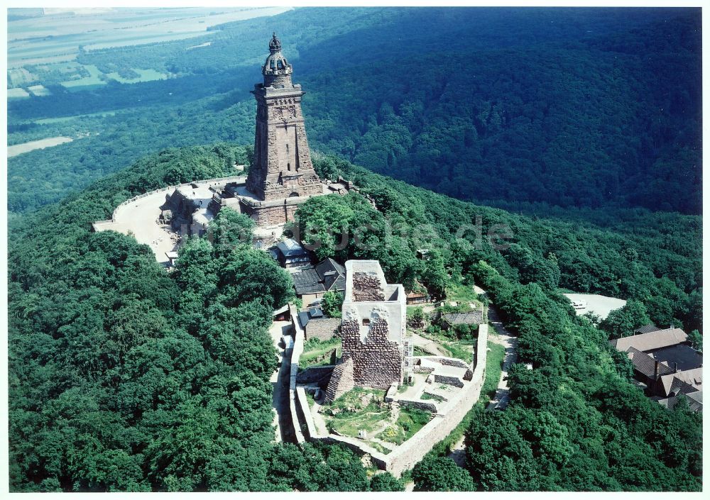 Luftbild Kyffhäuserland - Geschichts- Denkmal Kyffhäuserdenkmals bei Steinthaleben in Kyffhäuserland im Bundesland Thüringen