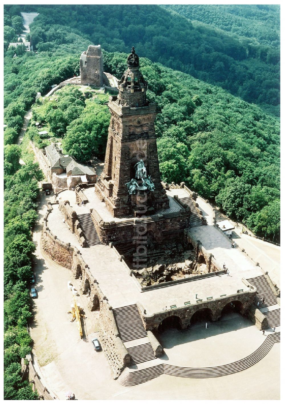 Luftbild Kyffhäuserland - Geschichts- Denkmal Kyffhäuserdenkmals bei Steinthaleben in Kyffhäuserland im Bundesland Thüringen