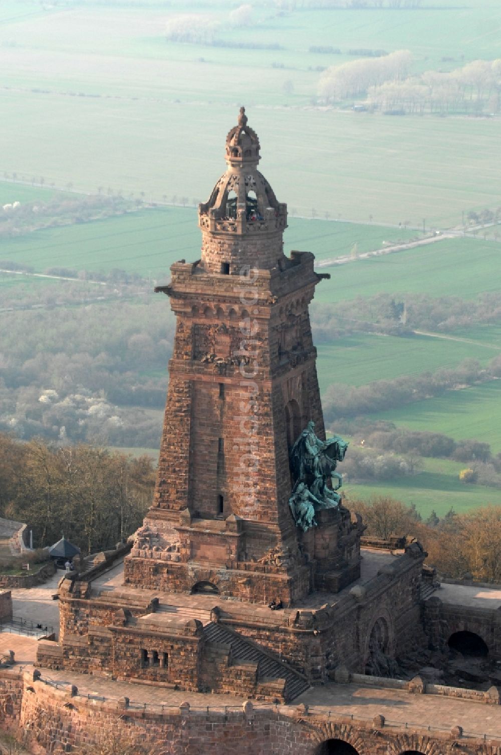 Luftbild Steinthaleben - Geschichts- Denkmal Kyffhäuserdenkmals bei Steinthaleben in Kyffhäuserland im Bundesland Thüringen