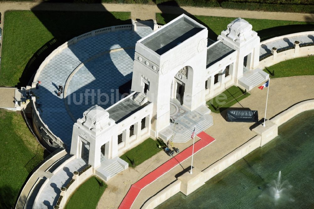 Marnes-la-Coquette aus der Vogelperspektive: Geschichts- Denkmal Memorial de l'Escadrille la Fayette in Marnes-la-Coquette in Ile-de-France, Frankreich