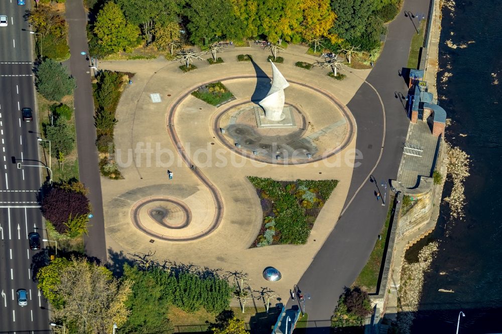 Luftaufnahme Magdeburg - Geschichts- Denkmal Monument der Voelkerfreundschaft im Ortsteil Zentrum in Magdeburg im Bundesland Sachsen-Anhalt, Deutschland