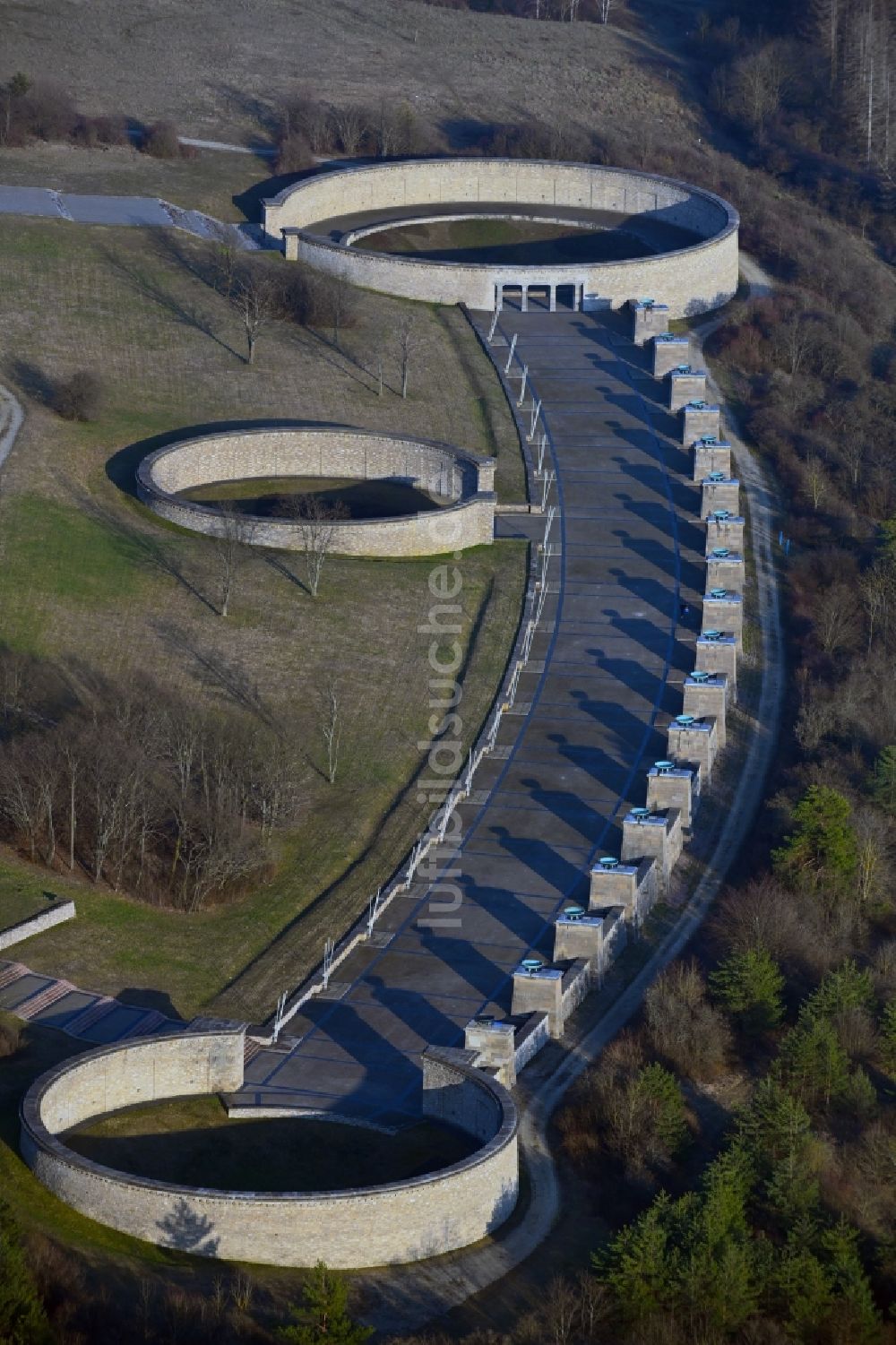 Luftaufnahme Weimar - Geschichts- Denkmal Nationale Mahn- und Gedenkstätte der DDR Buchenwald im Ortsteil Ettersberg in Weimar im Bundesland Thüringen, Deutschland