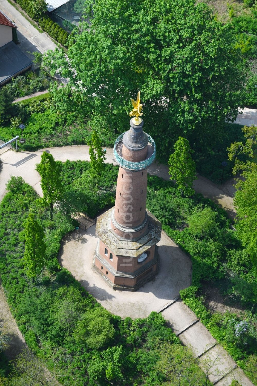 Luftaufnahme Hakenberg - Geschichts- Denkmal Siegessäule in Hakenberg im Bundesland Brandenburg, Deutschland