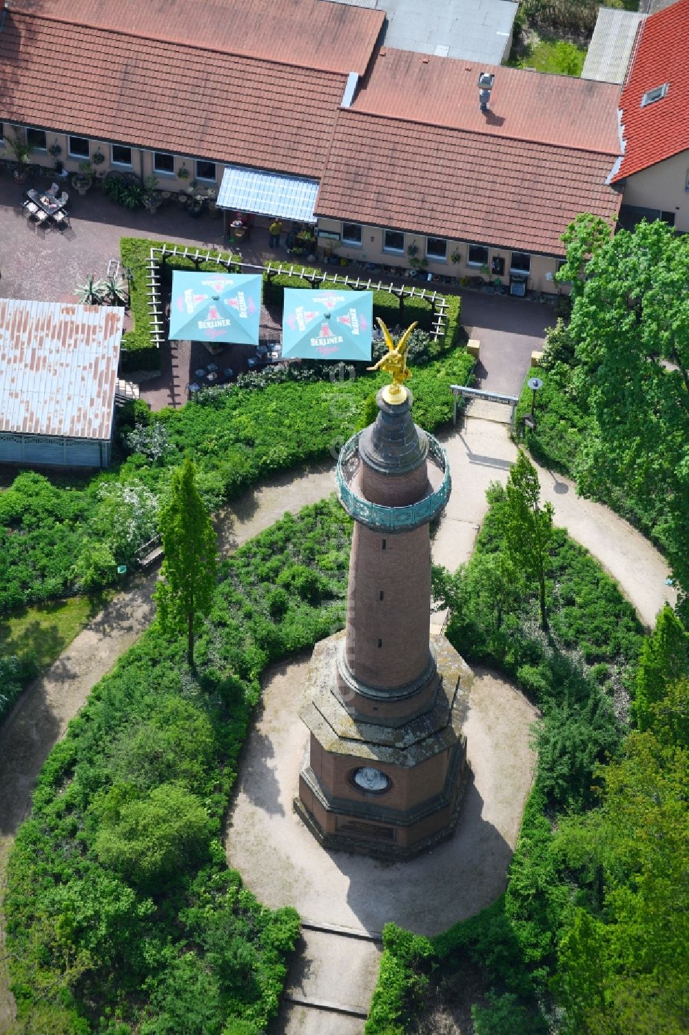 Luftbild Hakenberg - Geschichts- Denkmal Siegessäule in Hakenberg im Bundesland Brandenburg, Deutschland