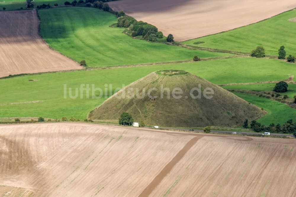 Luftbild Beckhampton - Geschichts- Denkmal Silbury Hill English Heritage in Beckhampton in Vereinigtes Königreich