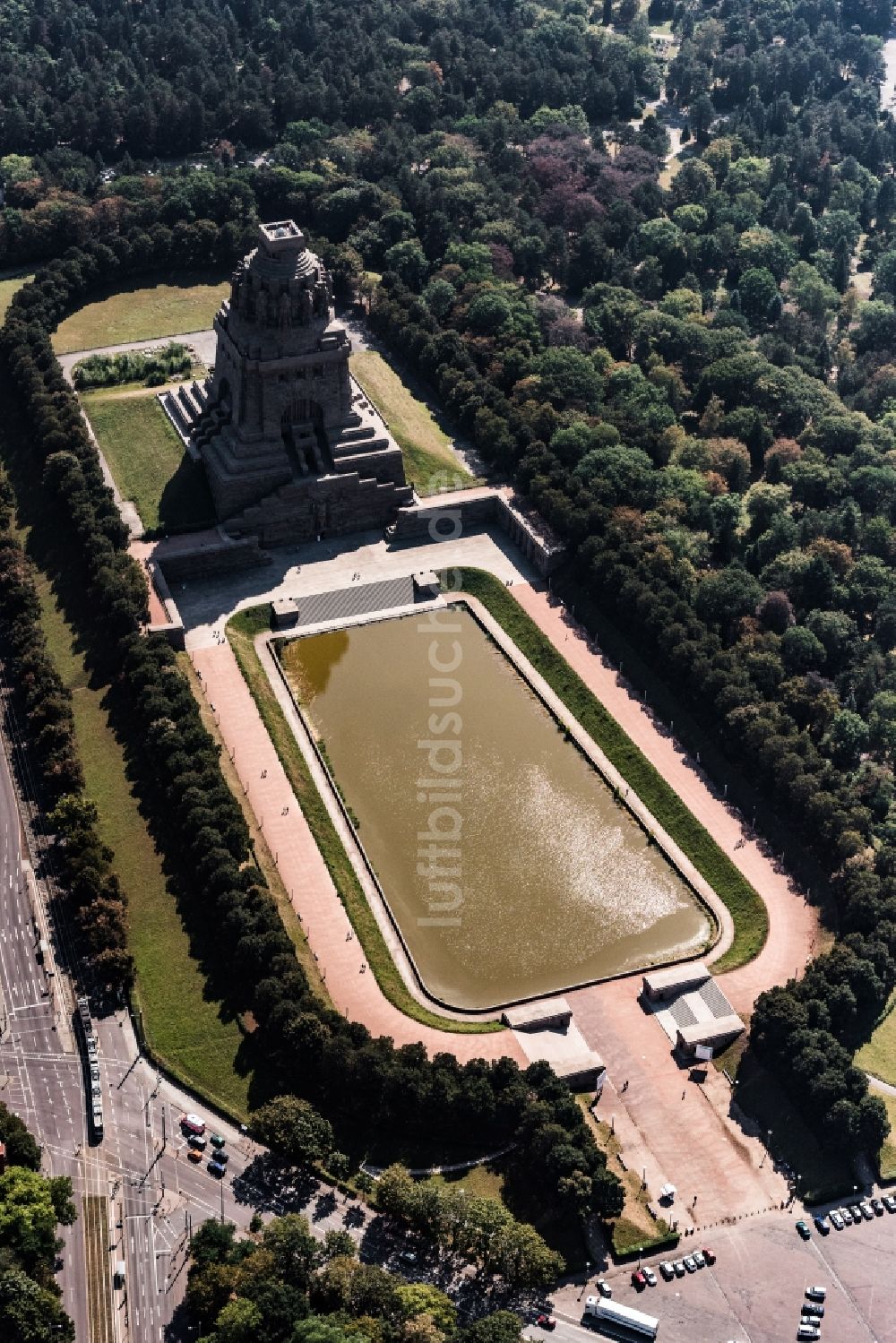 Leipzig von oben - Geschichts- Denkmal Völkerschlachtdenkmal in Leipzig im Bundesland Sachsen, Deutschland