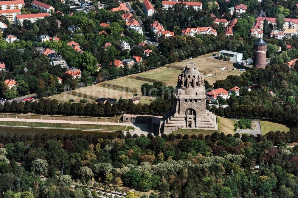 Leipzig aus der Vogelperspektive: Geschichts- Denkmal Völkerschlachtdenkmal in Leipzig im Bundesland Sachsen, Deutschland