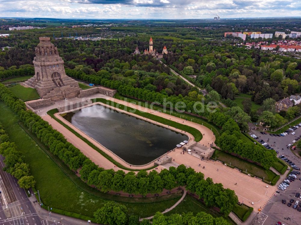 Leipzig von oben - Geschichts- Denkmal Völkerschlachtdenkmal an der Straße des 18. Oktober in Leipzig im Bundesland Sachsen, Deutschland