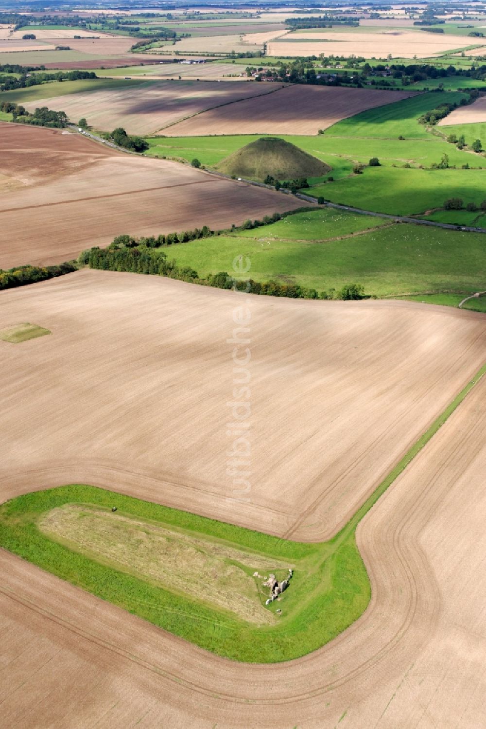 West Kennett aus der Vogelperspektive: Geschichts- Denkmal West Kennet Long Barrow Marlborough in West Kennett in Vereinigtes Königreich