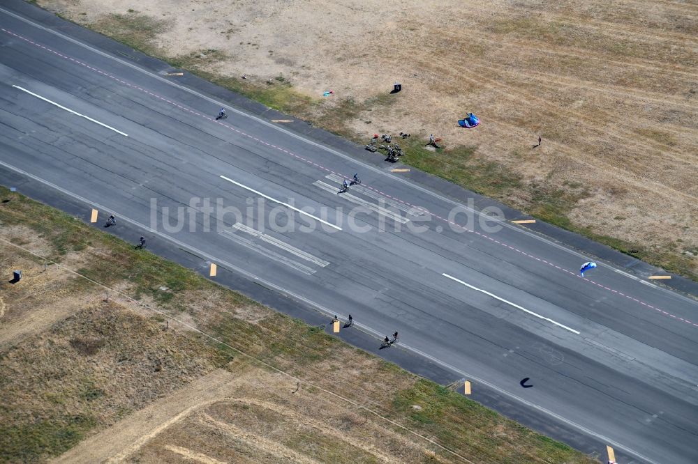 Berlin Von Oben - Gesperrte Startbahn Auf Dem Gelände Des Ehemaligen ...