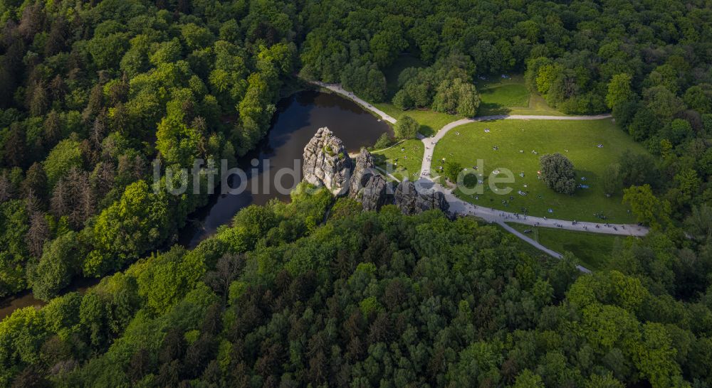 Horn-Bad Meinberg aus der Vogelperspektive: Gesteinsformation Sandsteinformation Externsteine in Horn-Bad Meinberg im Bundesland Nordrhein-Westfalen, Deutschland