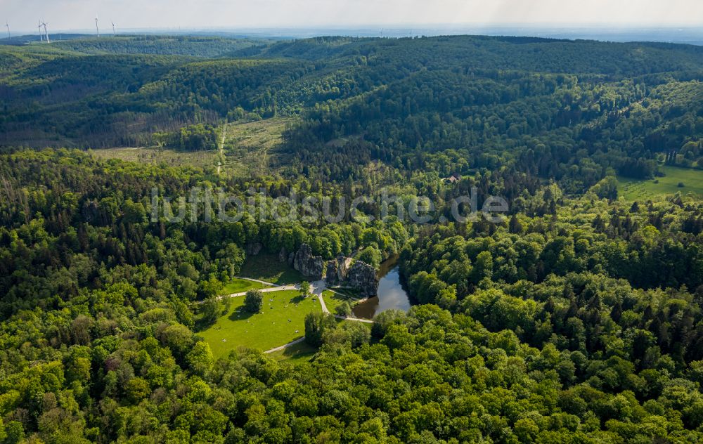 Horn-Bad Meinberg aus der Vogelperspektive: Gesteinsformation Sandsteinformation Externsteine in Horn-Bad Meinberg im Bundesland Nordrhein-Westfalen, Deutschland