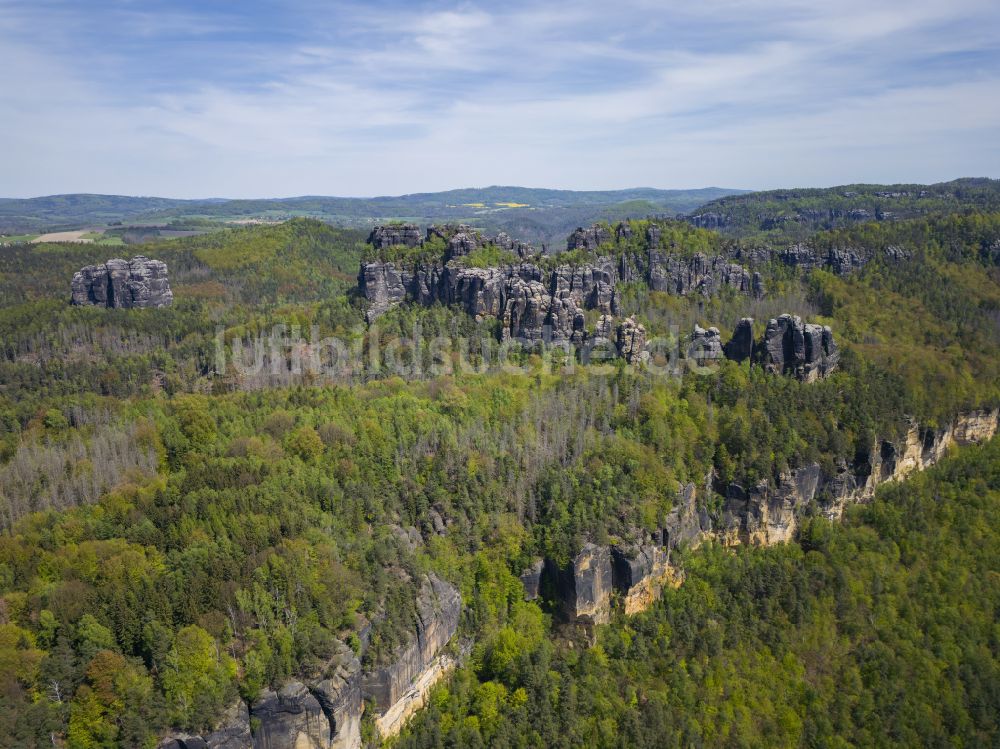 Bad Schandau von oben - Gesteinsformation Schrammsteinkette in Bad Schandau im Bundesland Sachsen, Deutschland