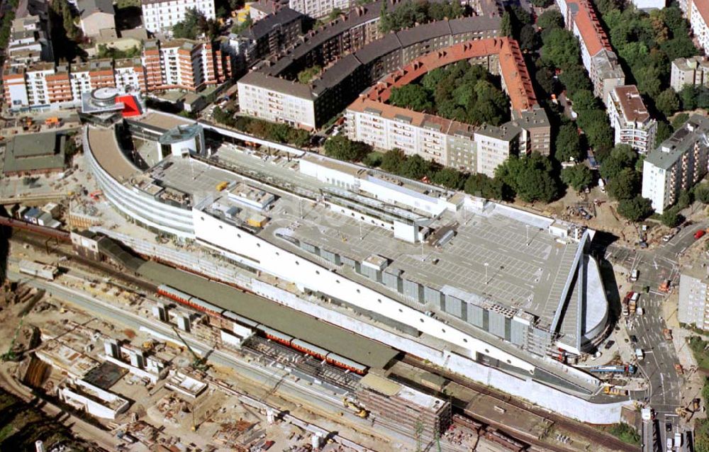 Berlin-Wedding von oben - Gesundbrunnencenter der ECE am S-Bahnhof Gesundbrunnen im Wedding 25.09.1997