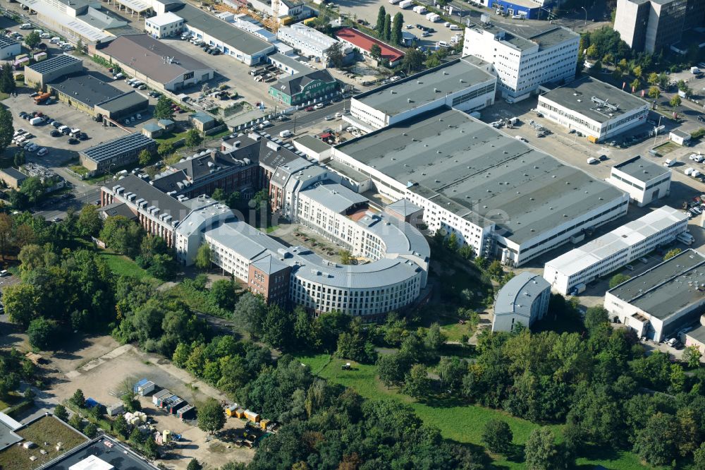 Berlin von oben - Gesundheitszentrum und Ärztehaus an der Herzbergstraße in Berlin Lichtenberg im Bundesland Berlin, Deutschland