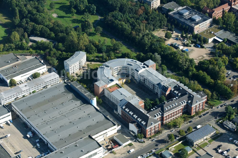 Berlin von oben - Gesundheitszentrum und Ärztehaus an der Herzbergstraße in Berlin Lichtenberg im Bundesland Berlin, Deutschland