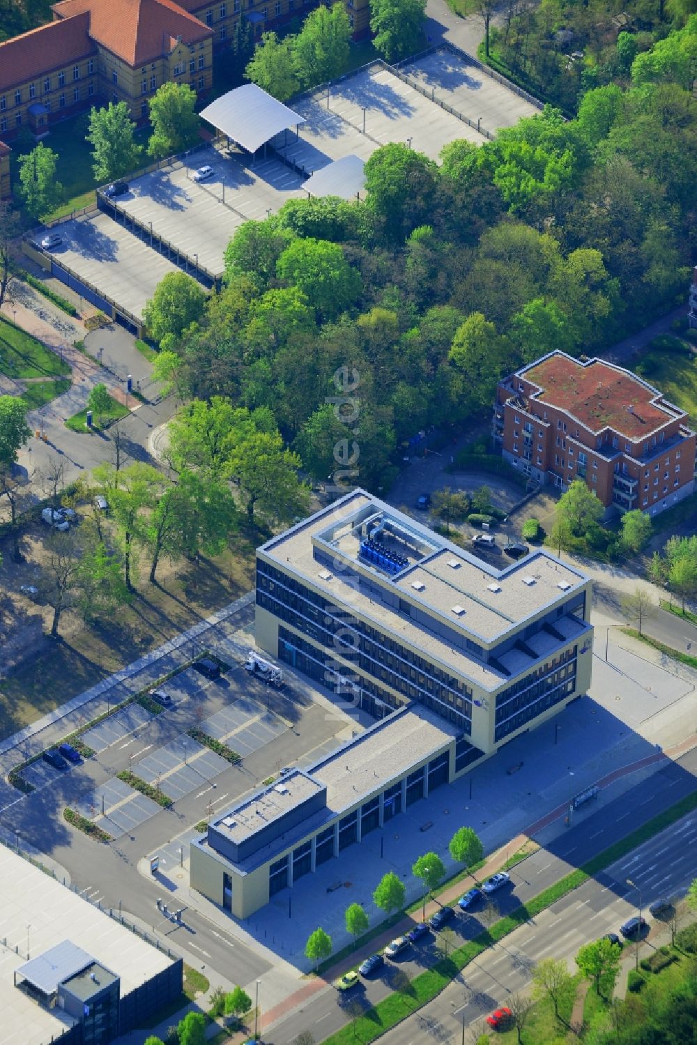 Berlin von oben - Gesundheitszentrum am Unfallkrankenhaus Berlin im Stadtteil Biesdorf im Bezirk Marzahn-Hellersdorf in Berlin