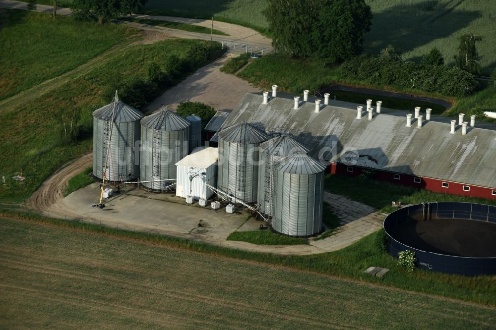 Schwante von oben - Getreide Speicher- Hochsilo in Schwante im Bundesland Brandenburg