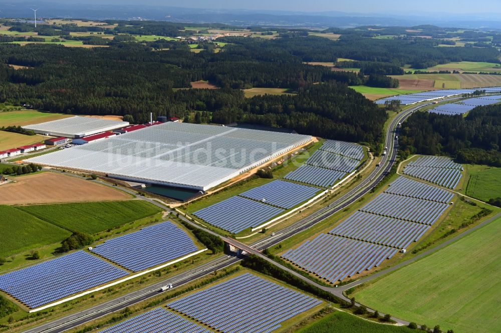 Feulersdorf von oben - Gewächshaus- Reihen der Gemüsebau Scherzer & Boss Fruchtgemüse GmbH in Feulersdorf im Bundesland Bayern, Deutschland