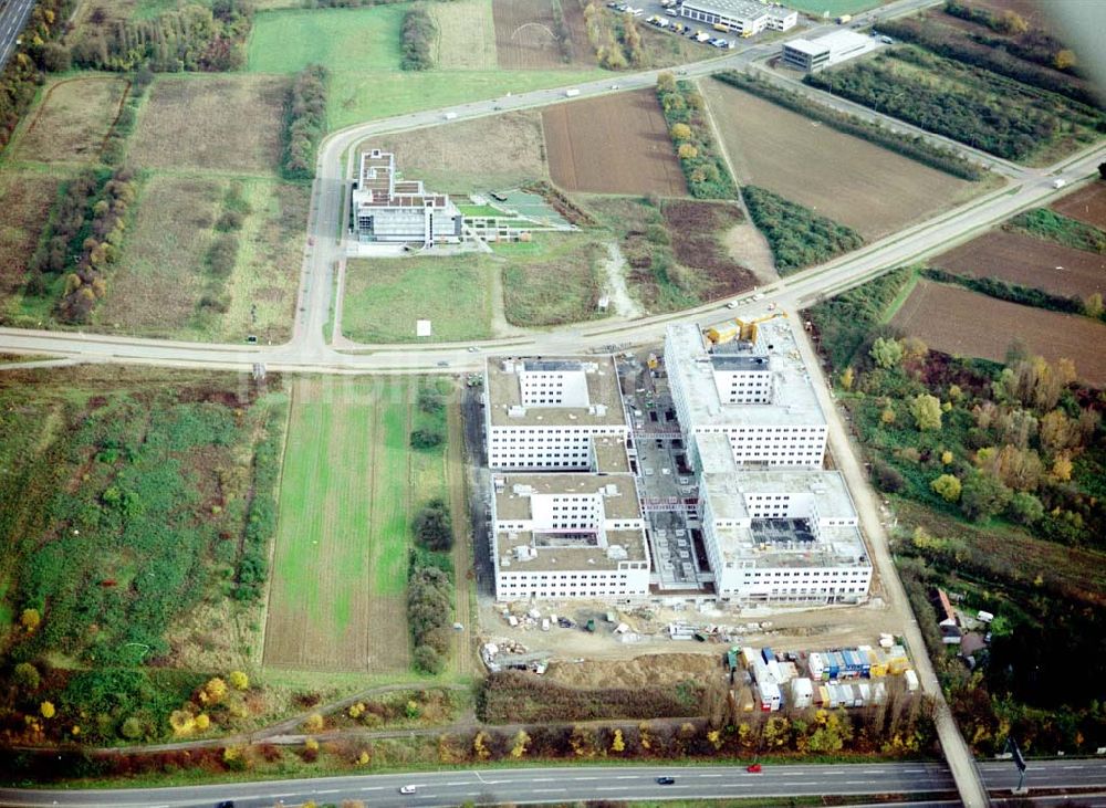 Luftaufnahme Frankfurt am Main - Gewerbe- und Entwicklungsgebiet der HVB-Projekt am Eschenborner Dreieck in Frankfurt Sossenheim (Hessen).