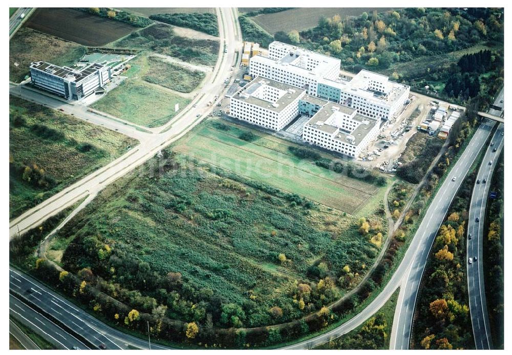 Frankfurt am Main von oben - Gewerbe- und Entwicklungsgebiet der HVB-Projekt am Eschenborner Dreieck in Frankfurt Sossenheim (Hessen).