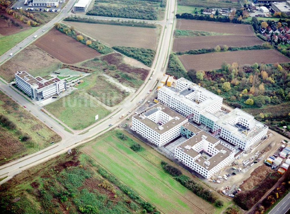 Frankfurt am Main von oben - Gewerbe- und Entwicklungsgebiet der HVB-Projekt am Eschenborner Dreieck in Frankfurt Sossenheim (Hessen).