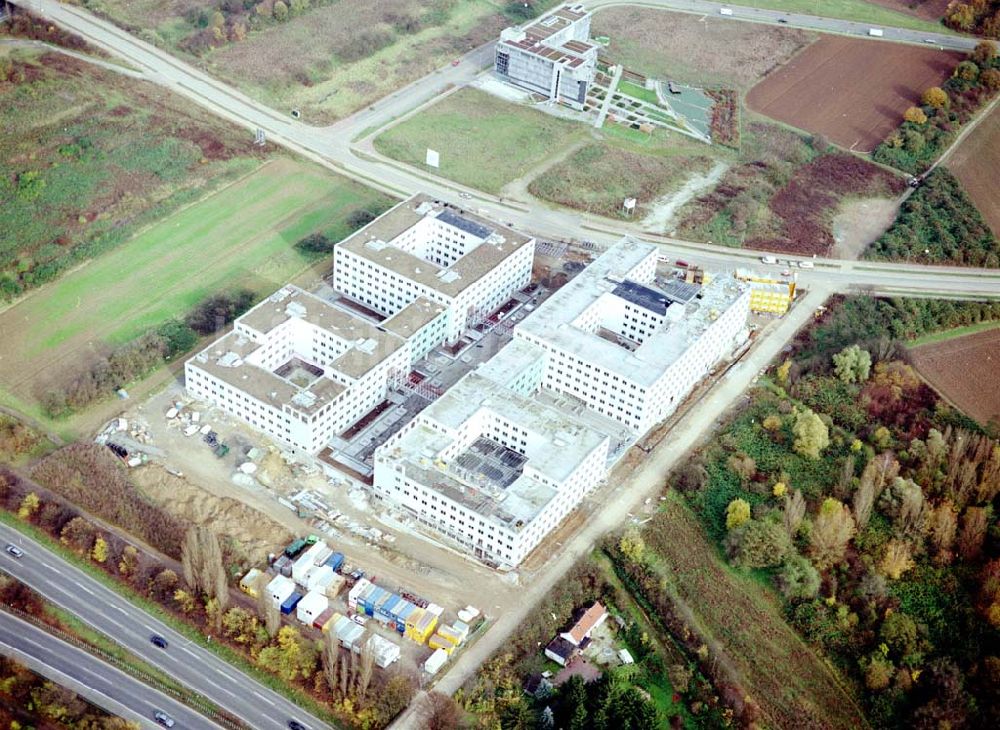 Frankfurt am Main aus der Vogelperspektive: Gewerbe- und Entwicklungsgebiet der HVB-Projekt am Eschenborner Dreieck in Frankfurt Sossenheim (Hessen).