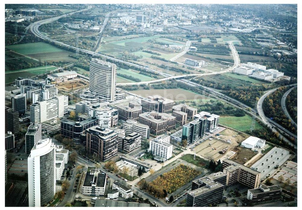 Frankfurt am Main von oben - Gewerbe- und Entwicklungsgebiet der HVB-Projekt am Gewerbegebiet Eschenborn - Süd in Frankfurt Sossenheim (Hessen).