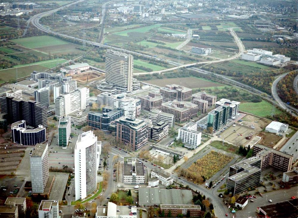 Luftbild Frankfurt am Main - Gewerbe- und Entwicklungsgebiet der HVB-Projekt am Gewerbegebiet Eschenborn - Süd in Frankfurt Sossenheim (Hessen).