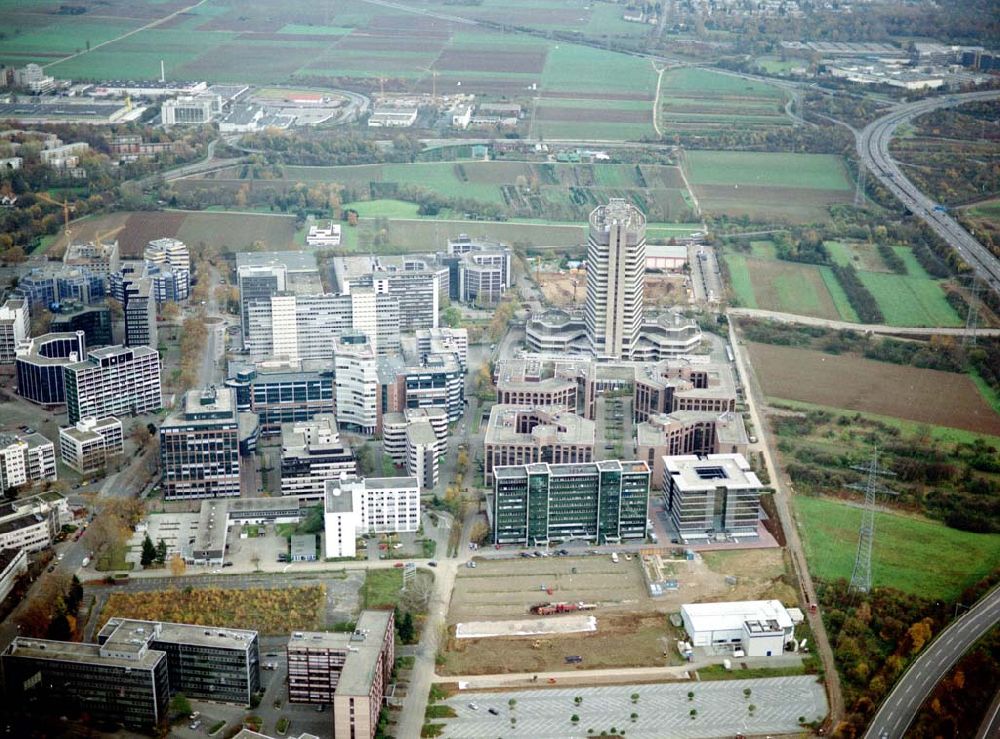 Luftaufnahme Frankfurt am Main - Gewerbe- und Entwicklungsgebiet der HVB-Projekt am Gewerbegebiet Eschenborn - Süd in Frankfurt Sossenheim (Hessen).