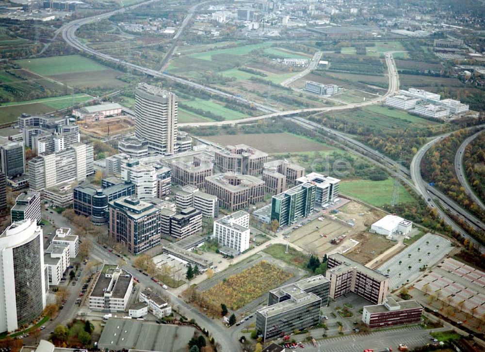 Frankfurt am Main von oben - Gewerbe- und Entwicklungsgebiet der HVB-Projekt am Gewerbegebiet Eschenborn - Süd in Frankfurt Sossenheim (Hessen).