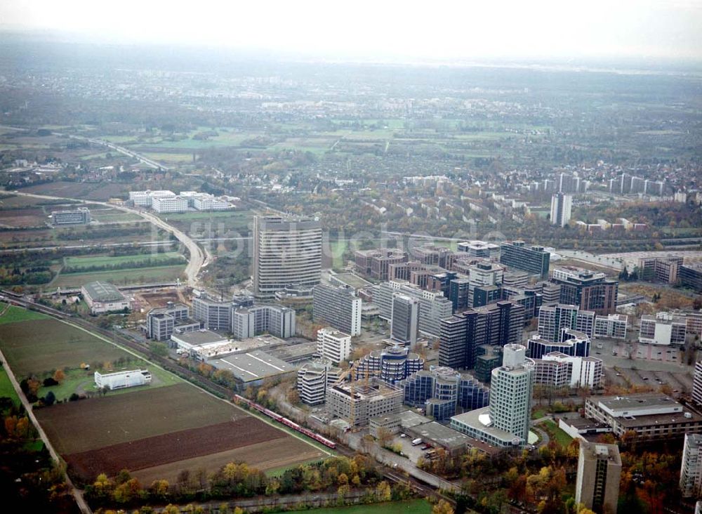 Frankfurt am Main aus der Vogelperspektive: Gewerbe- und Entwicklungsgebiet der HVB-Projekt am Gewerbegebiet Eschenborn - Süd in Frankfurt Sossenheim (Hessen).