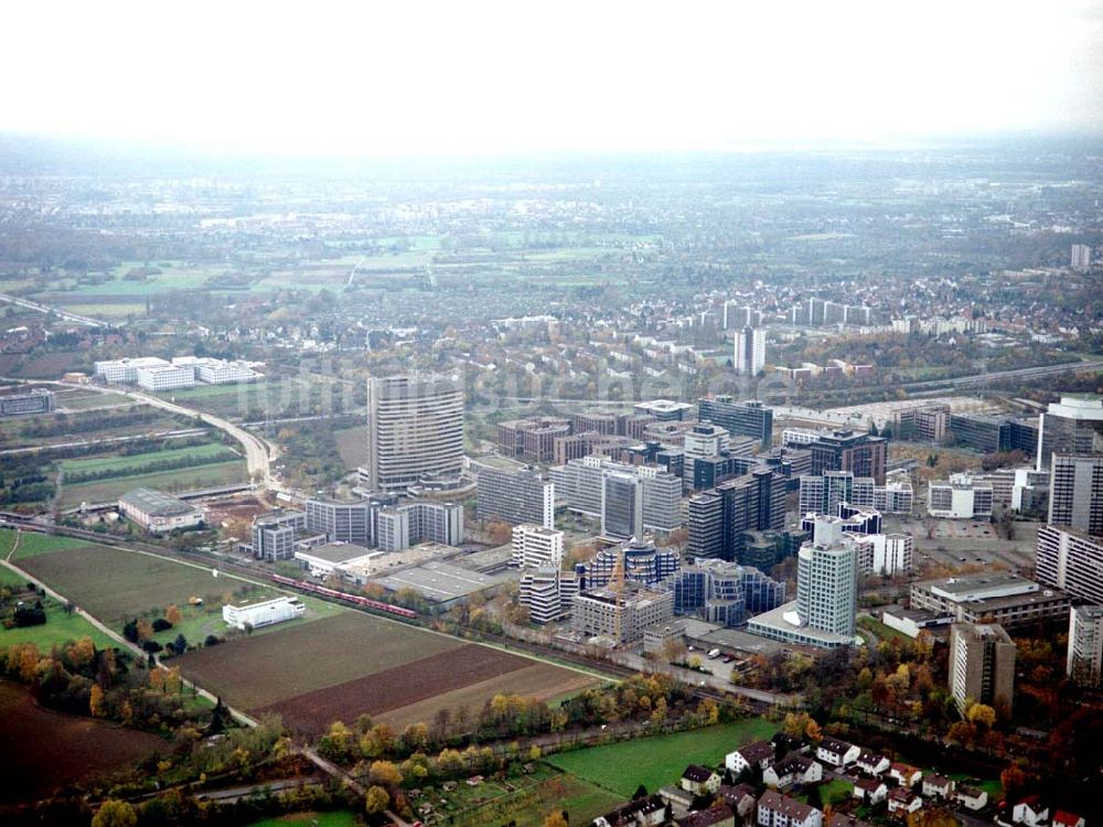 Luftbild Frankfurt am Main - Gewerbe- und Entwicklungsgebiet der HVB-Projekt am Gewerbegebiet Eschenborn - Süd in Frankfurt Sossenheim (Hessen).