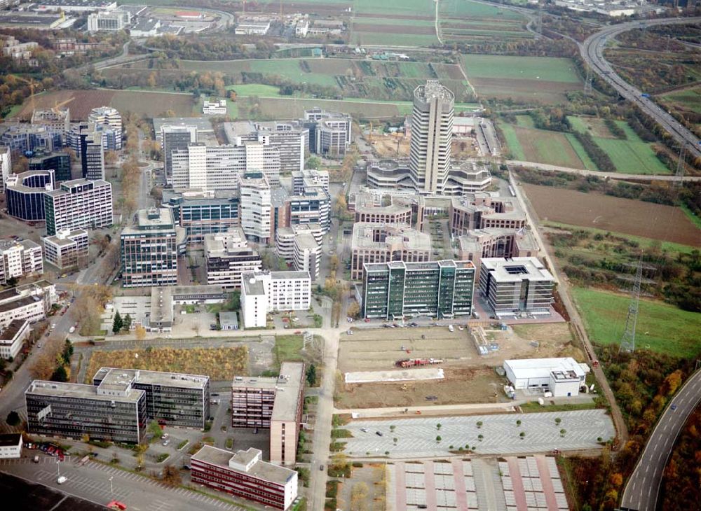 Luftaufnahme Frankfurt am Main - Gewerbe- und Entwicklungsgebiet der HVB-Projekt am Gewerbegebiet Eschenborn - Süd in Frankfurt Sossenheim (Hessen).