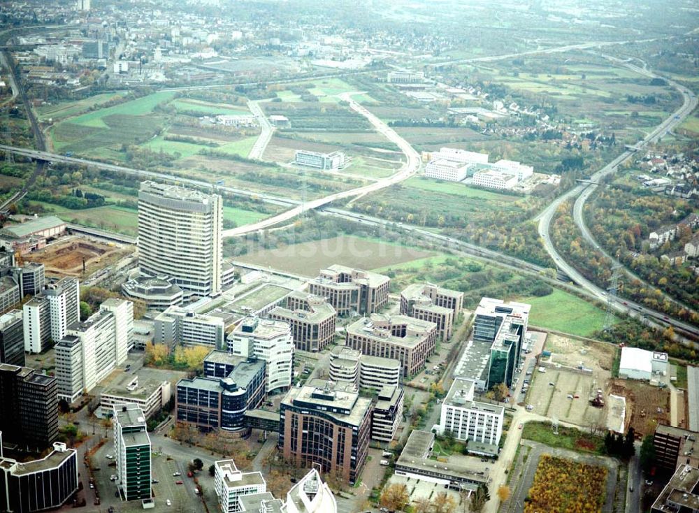 Frankfurt am Main aus der Vogelperspektive: Gewerbe- und Entwicklungsgebiet der HVB-Projekt am Gewerbegebiet Eschenborn - Süd in Frankfurt Sossenheim (Hessen).