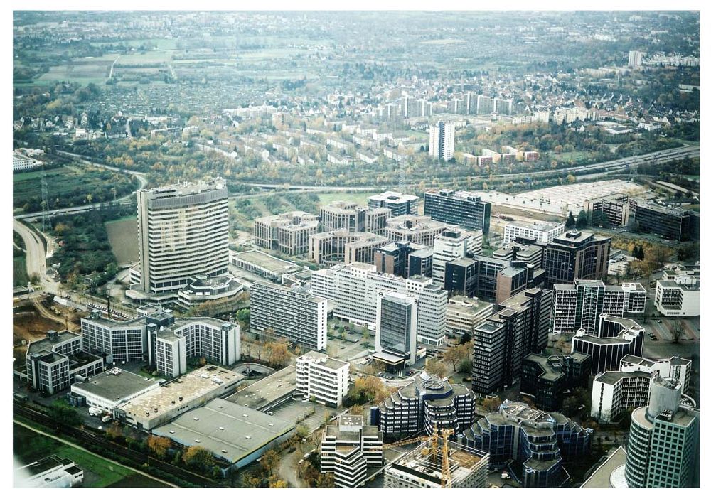 Frankfurt am Main von oben - Gewerbe- und Entwicklungsgebiet der HVB-Projekt am Gewerbegebiet Eschenborn - Süd in Frankfurt Sossenheim (Hessen).