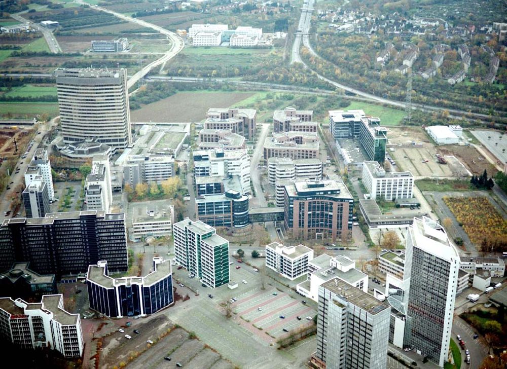 Frankfurt am Main aus der Vogelperspektive: Gewerbe- und Entwicklungsgebiet der HVB-Projekt am Gewerbegebiet Eschenborn - Süd in Frankfurt Sossenheim (Hessen).