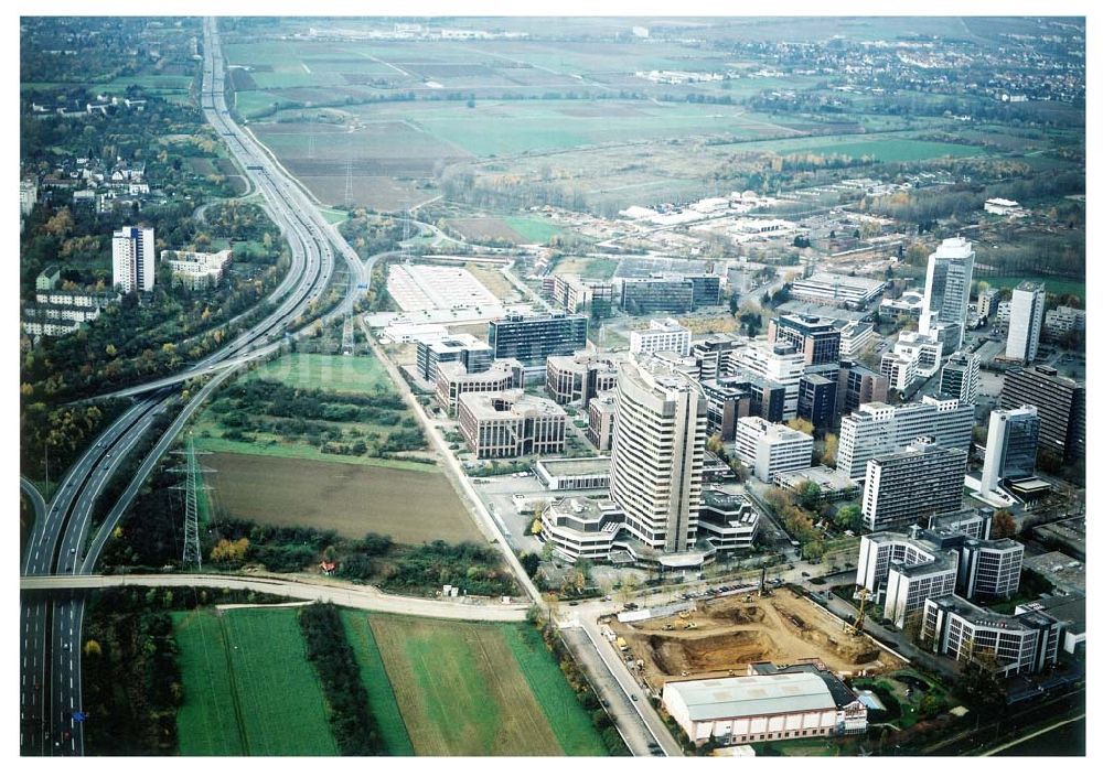 Luftbild Frankfurt am Main - Gewerbe- und Entwicklungsgebiet der HVB-Projekt am Gewerbegebiet Eschenborn - Süd in Frankfurt Sossenheim (Hessen).