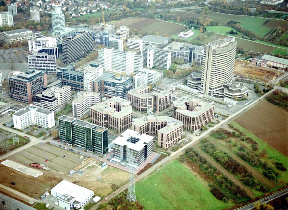 Frankfurt am Main aus der Vogelperspektive: Gewerbe- und Entwicklungsgebiet der HVB-Projekt am Gewerbegebiet Eschenborn - Süd in Frankfurt Sossenheim (Hessen).