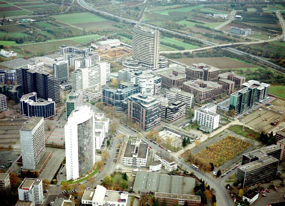 Luftbild Frankfurt am Main - Gewerbe- und Entwicklungsgebiet der HVB-Projekt am Gewerbegebiet Eschenborn - Süd in Frankfurt Sossenheim (Hessen).