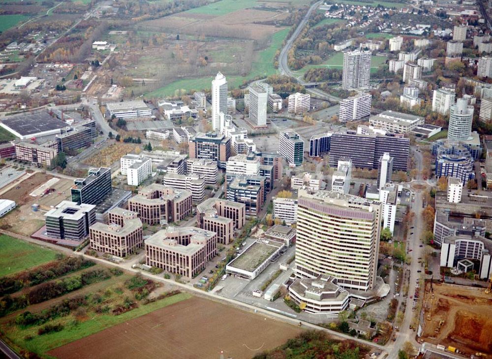 Frankfurt am Main aus der Vogelperspektive: Gewerbe- und Entwicklungsgebiet der HVB-Projekt am Gewerbegebiet Eschenborn - Süd in Frankfurt Sossenheim (Hessen).