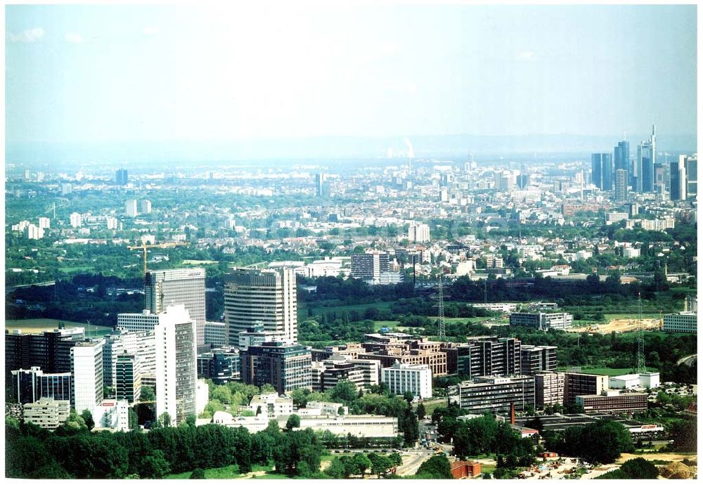 Frankfurt am Main aus der Vogelperspektive: Gewerbe- und Entwicklungsgebiet der HVB-Projekt am Gewerbegebiet Eschenborn - Süd in Frankfurt Sossenheim (Hessen).