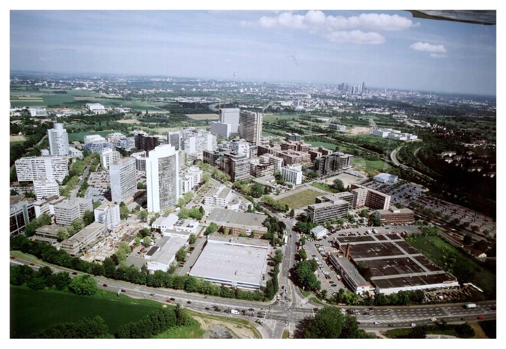 Luftbild Frankfurt am Main - Gewerbe- und Entwicklungsgebiet der HVB-Projekt am Gewerbegebiet Eschenborn - Süd in Frankfurt Sossenheim (Hessen).