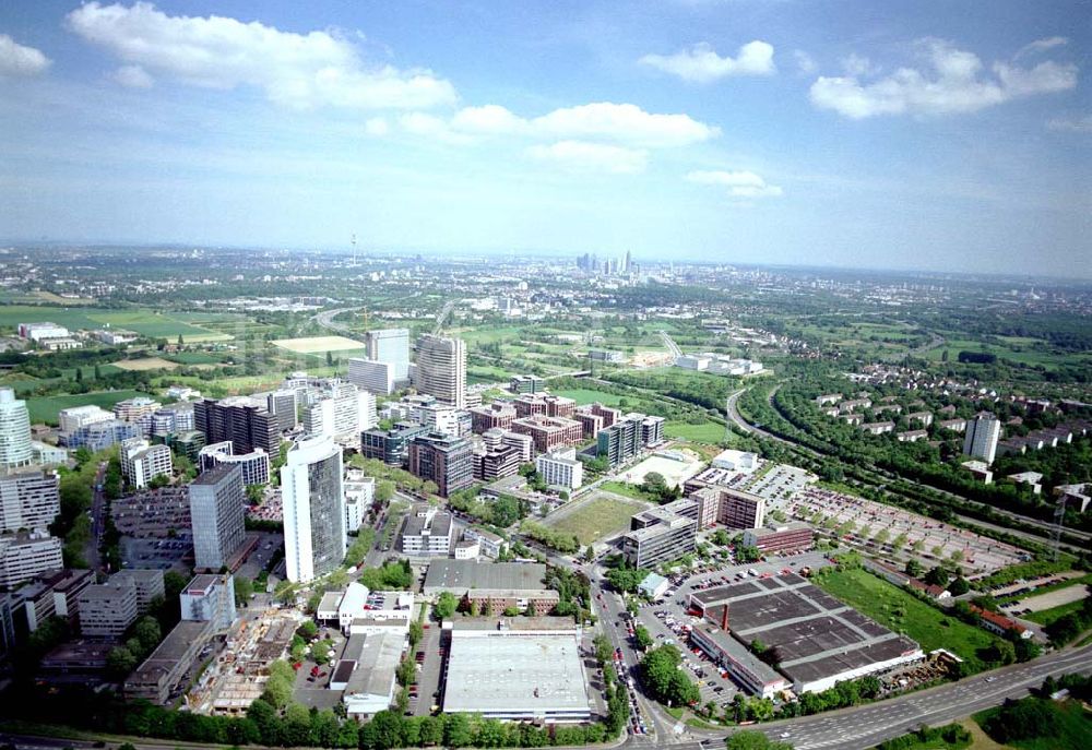 Frankfurt am Main aus der Vogelperspektive: Gewerbe- und Entwicklungsgebiet der HVB-Projekt am Gewerbegebiet Eschenborn - Süd in Frankfurt Sossenheim (Hessen).