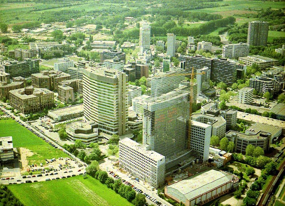 Frankfurt am Main von oben - Gewerbe- und Entwicklungsgebiet der HVB-Projekt am Gewerbegebiet Eschenborn - Süd in Frankfurt Sossenheim (Hessen)