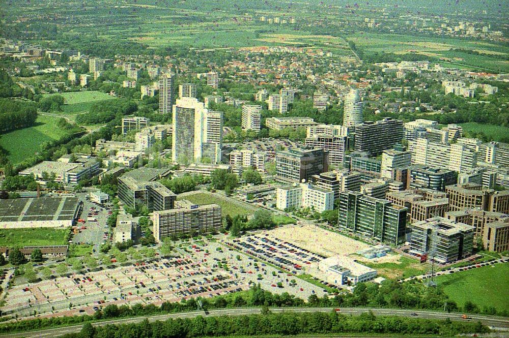 Frankfurt am Main aus der Vogelperspektive: Gewerbe- und Entwicklungsgebiet der HVB-Projekt am Gewerbegebiet Eschenborn - Süd in Frankfurt Sossenheim (Hessen)